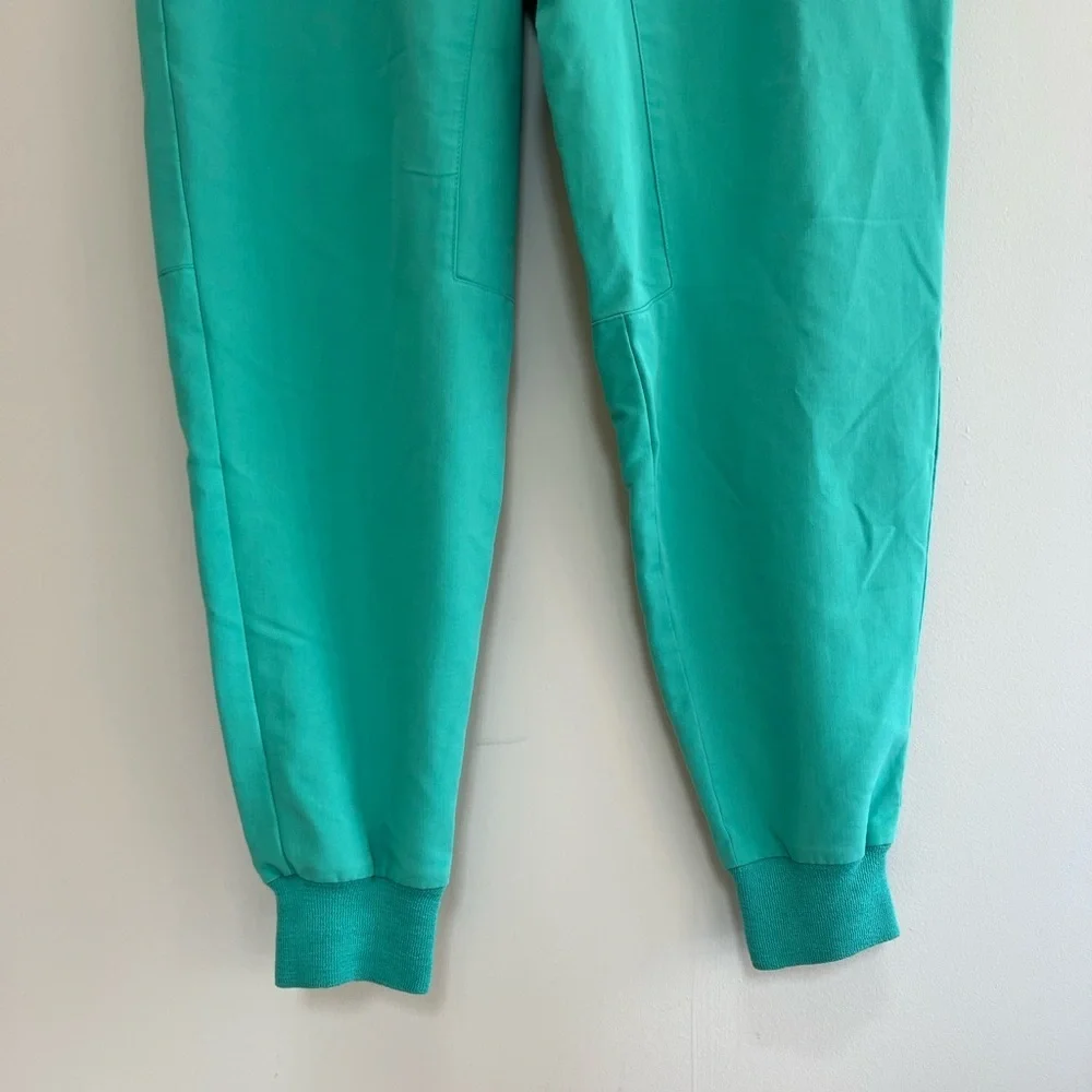 FIGS Men’s Tansen Jogger Scrub Pants in Surgical Green, size M